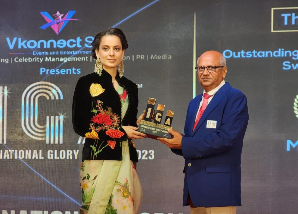 Film actress Kangana Ranaut honored Olympic judge Mayur Vyas with Lifetime Achievement