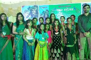 दीदीजी का सावन महोत्सव, हरे हरे परिधानों में थिरकती रहीं महिलाएं