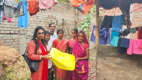 दीदीजी फाउंडेशन ने 21 परिवार के बीच किया तिरपाल का वितरण