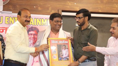 शिक्षक दिवस पर भोजपुरी आइकॉन मनोज भावुक का पटना में अभिनंदन