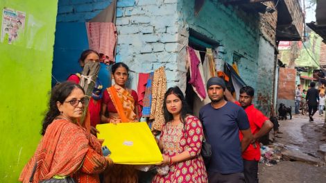 Dr. Namrata Anand, national in-charge of Global Kayastha Conference Service-Human Rights Cell, distributed tarpaulin among 15 families in the slum area.