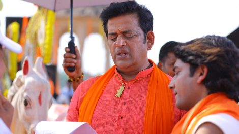 रवि किशन "अयोध्या के श्रीराम" को गोरखपुर में फिल्माकर काफी खुश दिखे माधव राजपूत के साथ .!