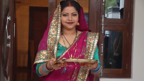 दिनेश लाल यादव निरहुआ की फिल्म 'संकल्प' में रवि तिवारी के साथ नजर आएंगी सौम्या शर्मा