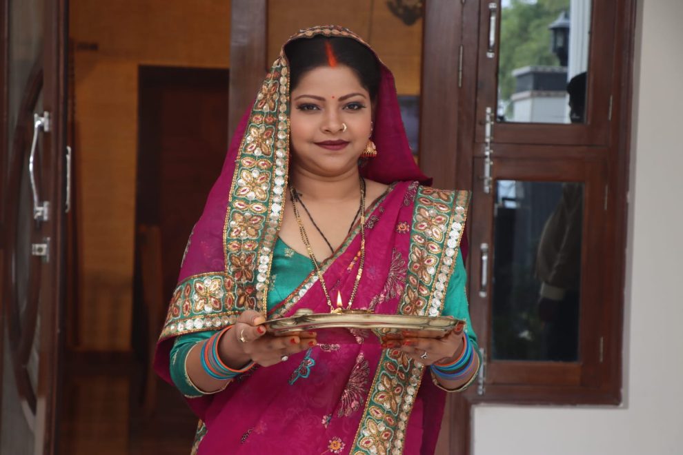 दिनेश लाल यादव निरहुआ की फिल्म 'संकल्प' में रवि तिवारी के साथ नजर आएंगी सौम्या शर्मा