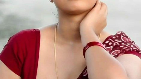 बिग बॉस फेम आयशा खान ने की धोखाघड़ी.!निर्देशक इसरार अहमद ठोकेंगे केस ।
