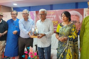 "वरिष्ठ साहित्यकार शिवदयाल किए गए सम्मानित"