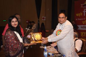 नवबिहार टाइम्स ने मोनिका श्रीवास्तव को किया सम्मानित