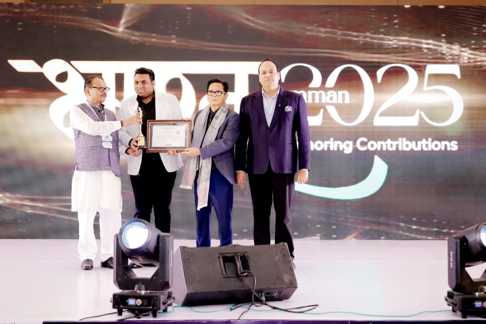 फ़िल्म निर्माता डॉ. आज़म खान नई दिल्ली में 'भारत सम्मान 2025' से सम्मानित