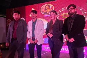 पटना में "सोल्फा म्यूजिक वर्ल्ड" के उद्घाटन में पहुंचे राकेश मिश्रा और अम्रपाली दुबे।