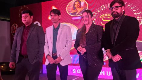पटना में "सोल्फा म्यूजिक वर्ल्ड" के उद्घाटन में पहुंचे राकेश मिश्रा और अम्रपाली दुबे।