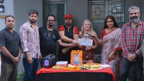 अमेरिकन प्रोड्यूसर मिलिंडा बी डोगरा, निर्देशक जय डोगरा, भूपेश खन्ना बना रहे हैं फिल्म 'आस्था छठी मइया', शूटिंग शुरू प्रयागराज में