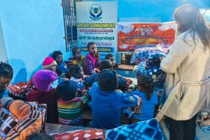 ऐंजल अराउंड ऑर्गनाइजेशन ने सहजशक्ति सर्वकल्याण ट्रस्ट में कंबल का वितरण किया