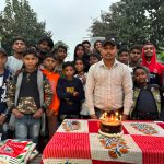 अनाथआश्रम में प्यारो एंटरटेनमेंट की टीम ने मनाया निर्देशक धीरू यादव का जन्मदिन