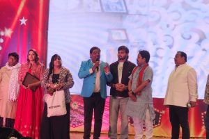 ‘दुलहिनिया नाच नचावे’ के लिए मनोज भावुक को बेस्ट लिरिसिस्ट अवॉर्ड