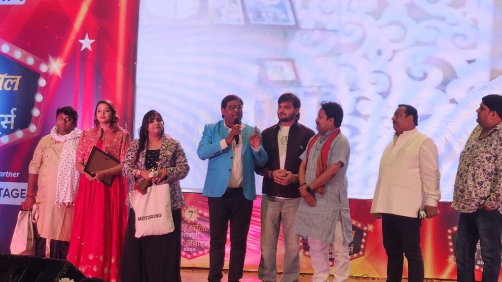 ‘दुलहिनिया नाच नचावे’ के लिए मनोज भावुक को बेस्ट लिरिसिस्ट अवॉर्ड