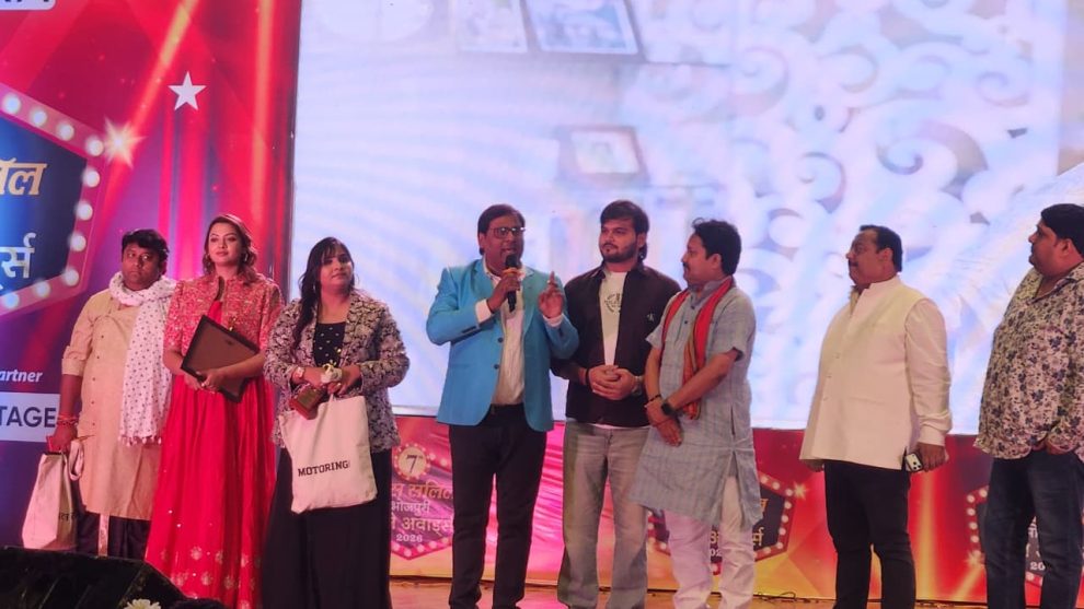 ‘दुलहिनिया नाच नचावे’ के लिए मनोज भावुक को बेस्ट लिरिसिस्ट अवॉर्ड